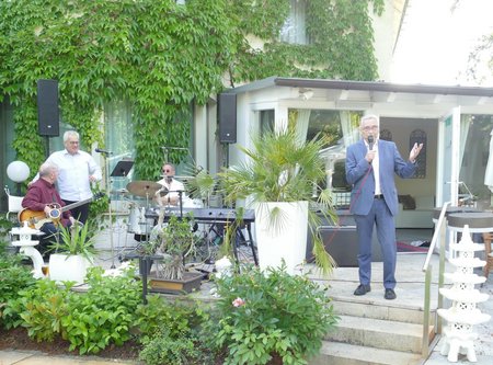 Wirtschaftsclub Nordoberpfalz feiert stimmungsvolles Sommerfest 2026, Präsident Günther Kamm eröffnet