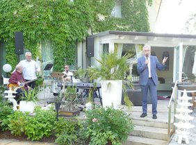Wirtschaftsclub Nordoberpfalz feiert stimmungsvolles Sommerfest 2026, Präsident Günther Kamm eröffnet