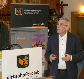 Präsident Günther Kamm eröffnete und moderierte die Jahreshauptversammlung